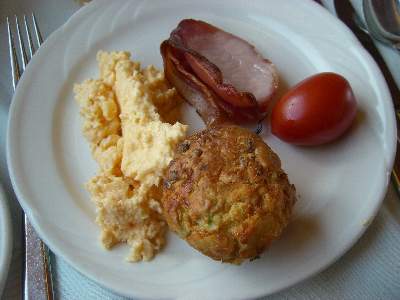 Scrambled Eggs / Gruyere cheese Muffin, Grilled Bacon & Baked Tomato