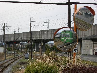 岳南江尾駅ホームから見る新幹線の高架