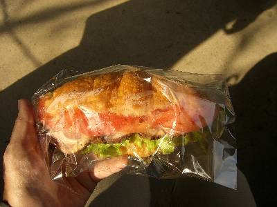 ペッパーシンケン & トマトのサンドイッチ