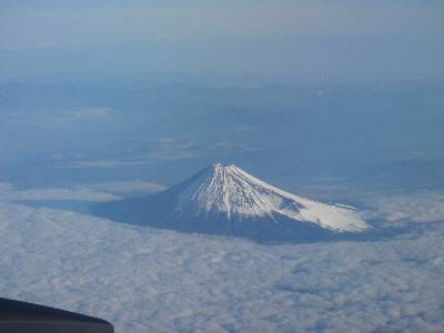 JAL 1883 便機窓から見た富士山