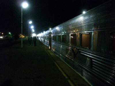 夜のカルグーリ駅