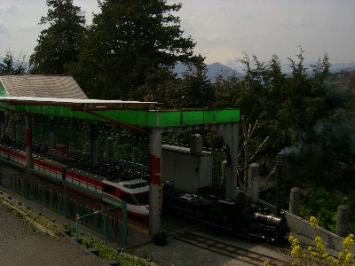 駅と富士山