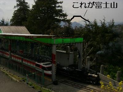 駅と富士山 (稜線解説付き)